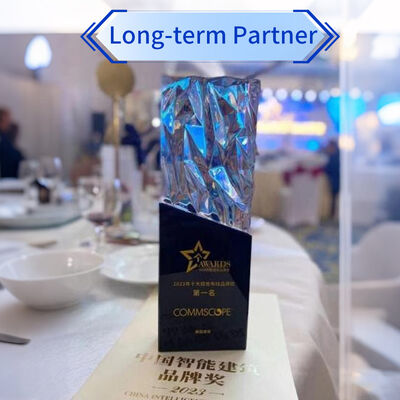 Yüksek Hızlı Veri İletimi için 24AWG Katı İletkenli 4 Çift Sayılı ve 305 m Uzunluğunda Kategori 6 U/UTP Ağ Kablosu